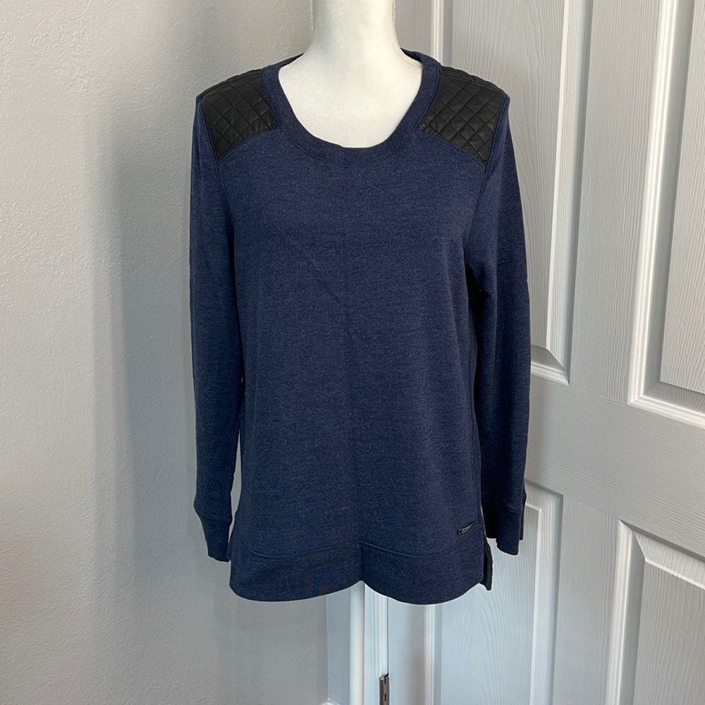Calvin Klein Performance quick dry blue sweatshirt L